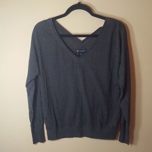 American Eagle long sleeve v neck